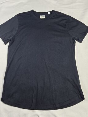 Cuts Clothing Black Short-Sleeve Crew Tee With Curve Hem